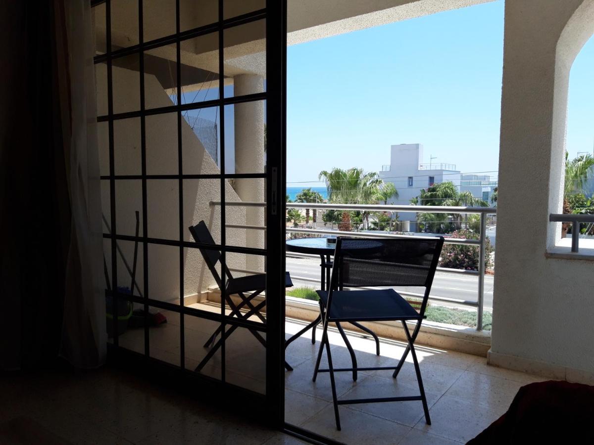 La Veranda Sea View Apartments Ларнака Екстериор снимка