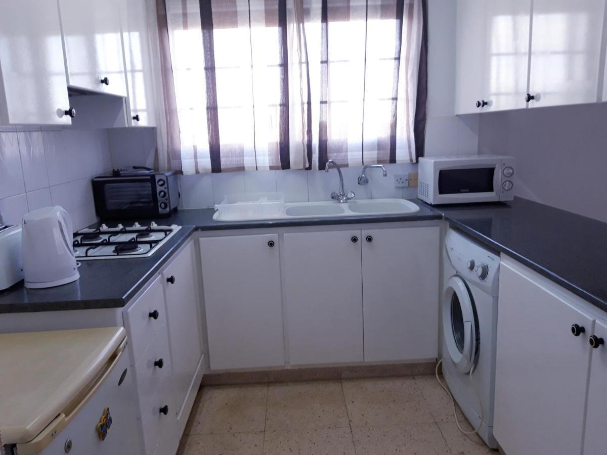 La Veranda Sea View Apartments Ларнака Екстериор снимка
