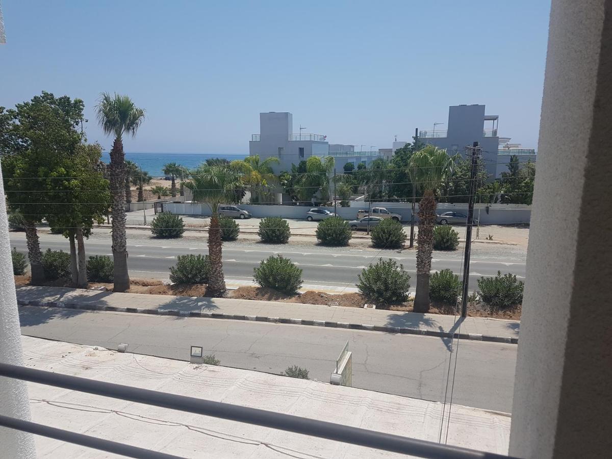 La Veranda Sea View Apartments Ларнака Екстериор снимка
