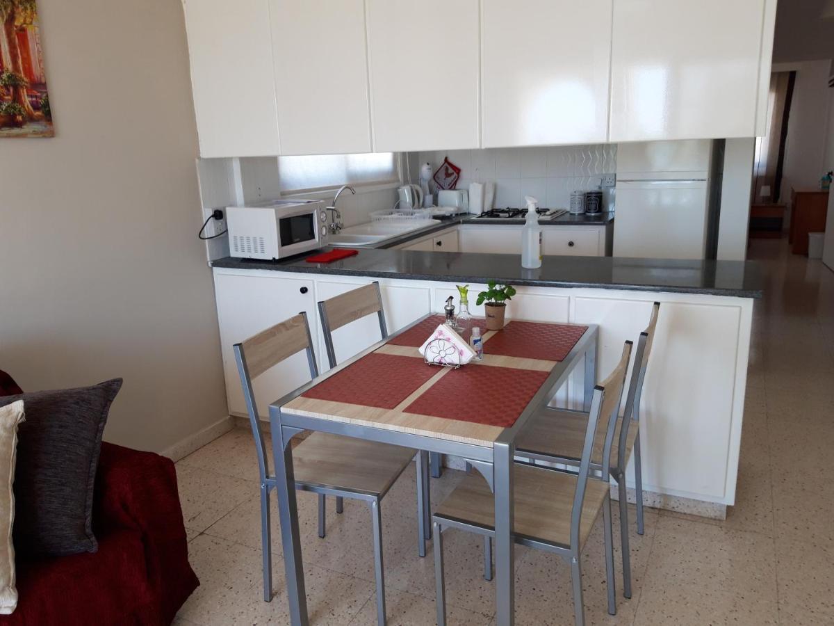 La Veranda Sea View Apartments Ларнака Екстериор снимка