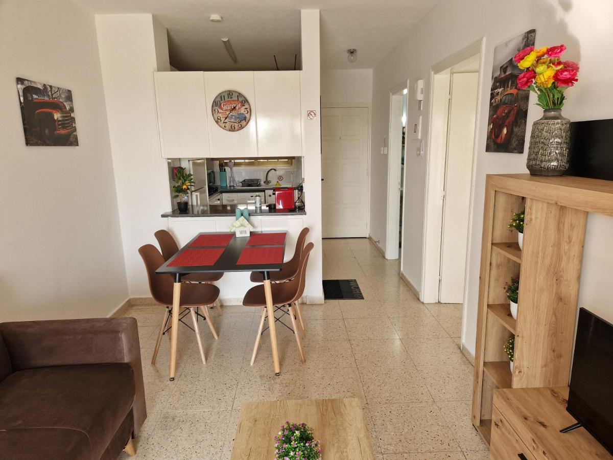 La Veranda Sea View Apartments Ларнака Екстериор снимка