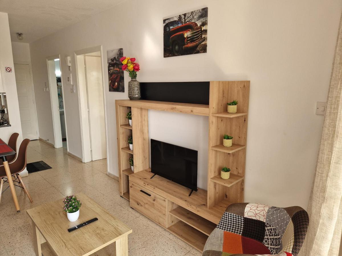 La Veranda Sea View Apartments Ларнака Екстериор снимка