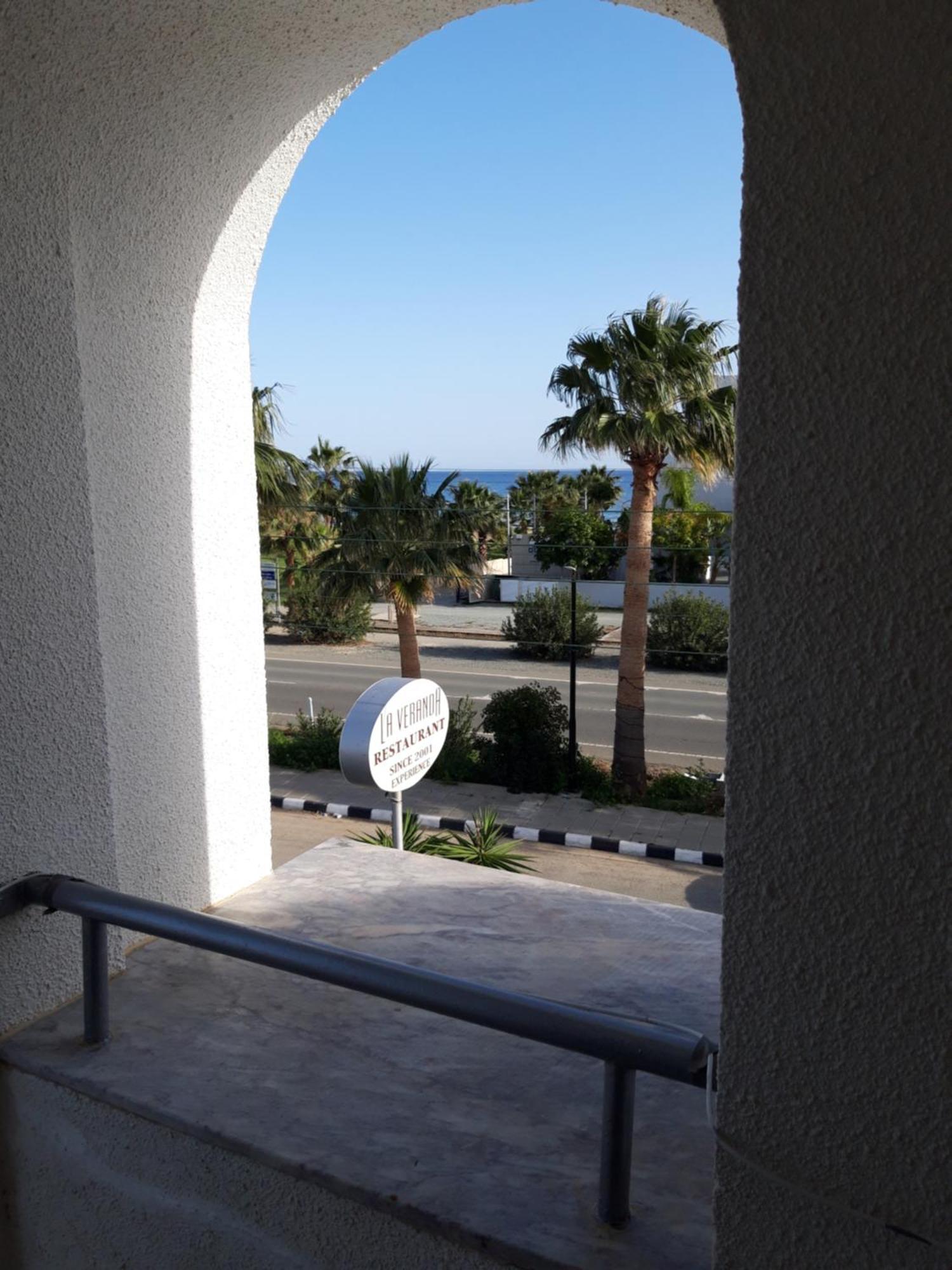 La Veranda Sea View Apartments Ларнака Стая снимка